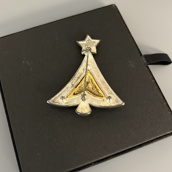 Vintage Red and Green Festive Earrings and brooch - Picture 5 of 6